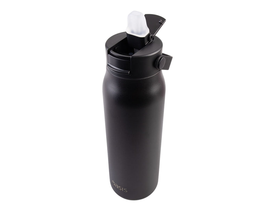 Oasis Sorrento 900ml Vacuum Sipper Bottle - A drink bottle in matte black finish with a flip-top lid and a logo. It features a vacuum insulated design.