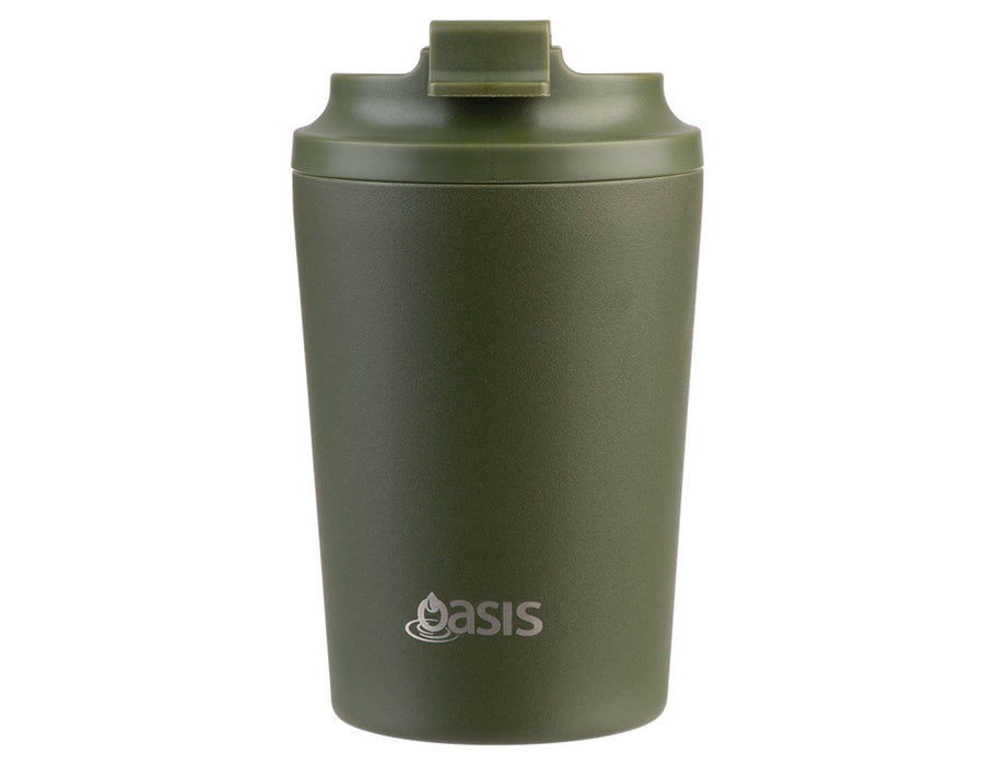Oasis Ceramic Lined 235ml Insulated Coffee Cup - A green insulated coffee cup with a ceramic lining and a lid. It features a logo on the front.