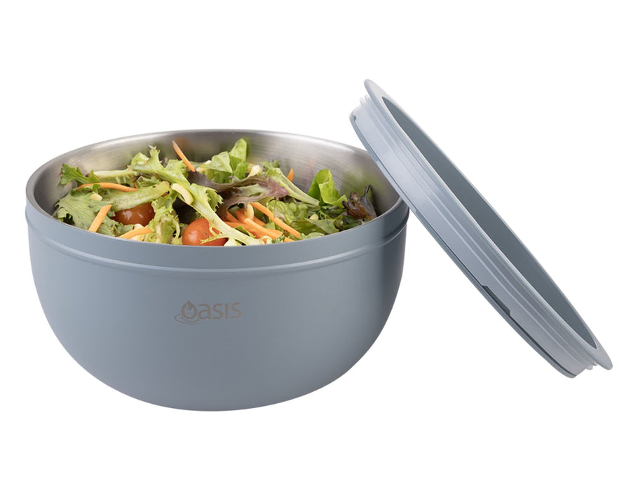 Oasis 2.8L Double Wall Salad Bowl - A salad bowl in light blue with a double wall design, featuring a lid and filled with mixed salad ingredients.