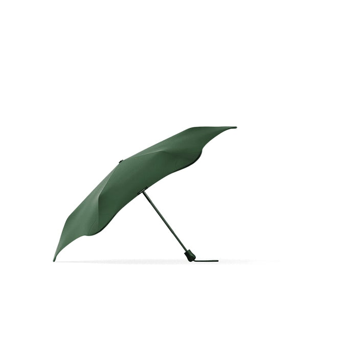BLUNT Neo Umbrella - A green umbrella with a unique shape, featuring a simple design and a supporting pole. It has a logo on the handle.