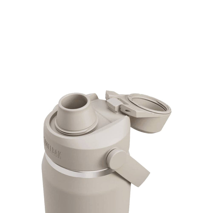 CamelBak - Thrive Chug VSS 0.75L - A drink bottle in light beige with a secure lid and spout, featuring a logo on the side.