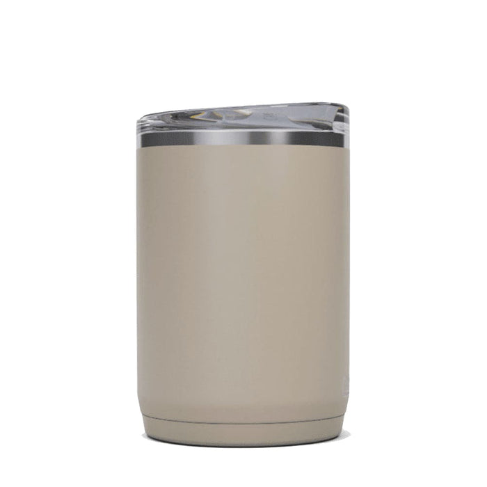CamelBak - Thrive Mug VSS 0.5L - A drink bottle in a light brown hue, featuring a transparent lid and a sleek design, with a logo on the side.
