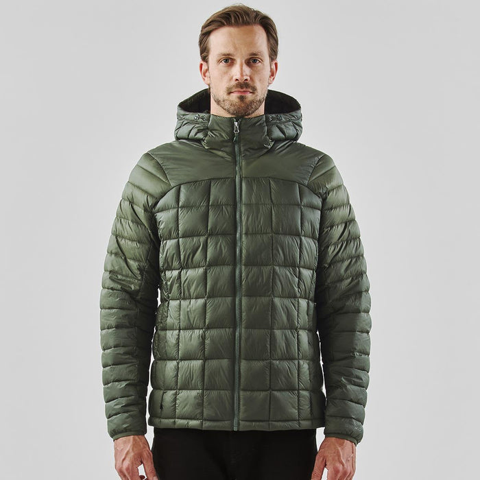 Men's Tundra Thermal Jacket - A green puffer jacket with a hood, featuring a quilted design and a front zip. Includes a logo.